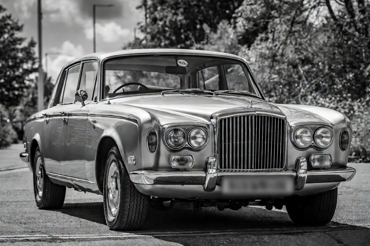 Bentley S-series at the hangar